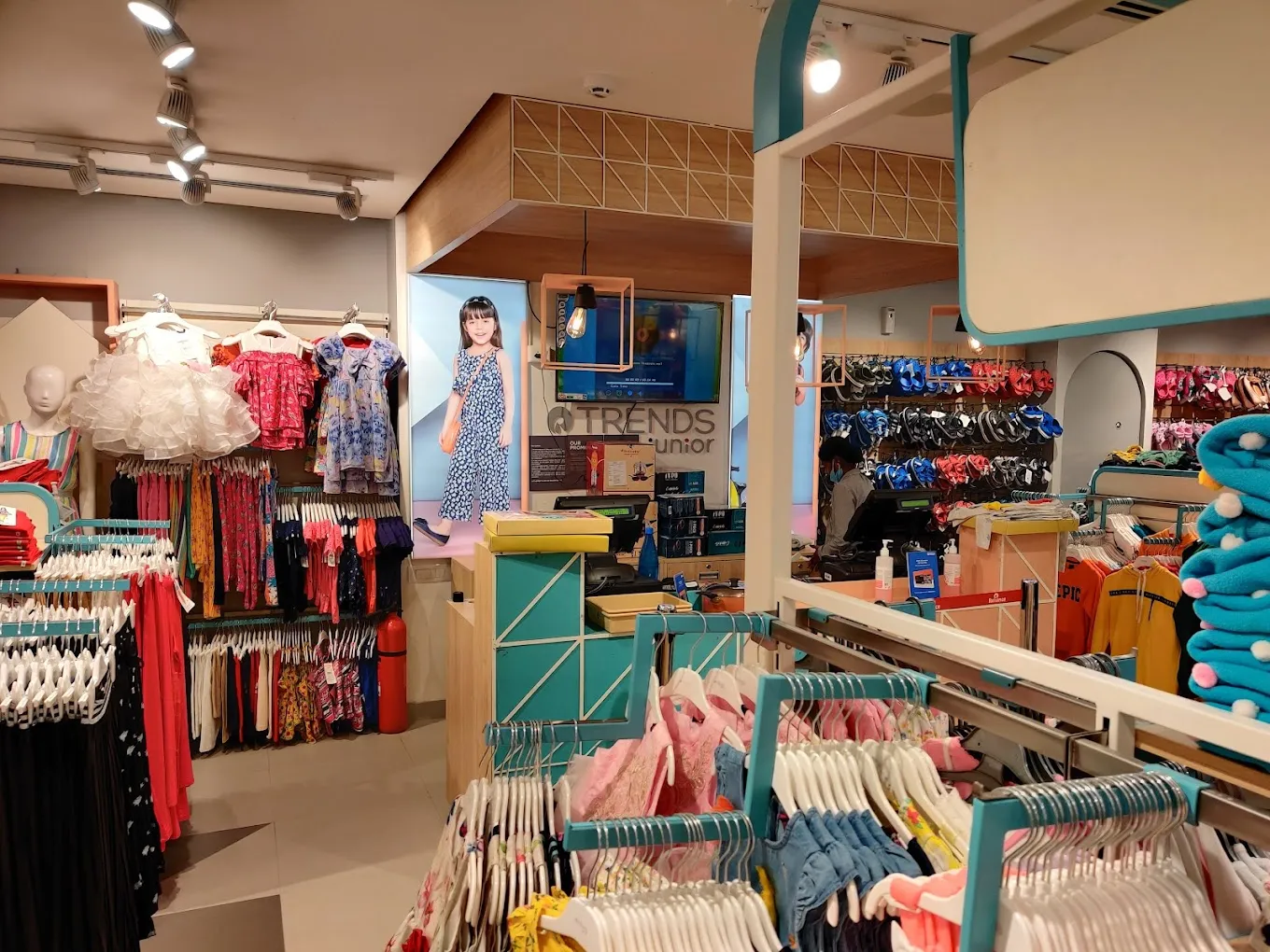TRENDS JUNIOR